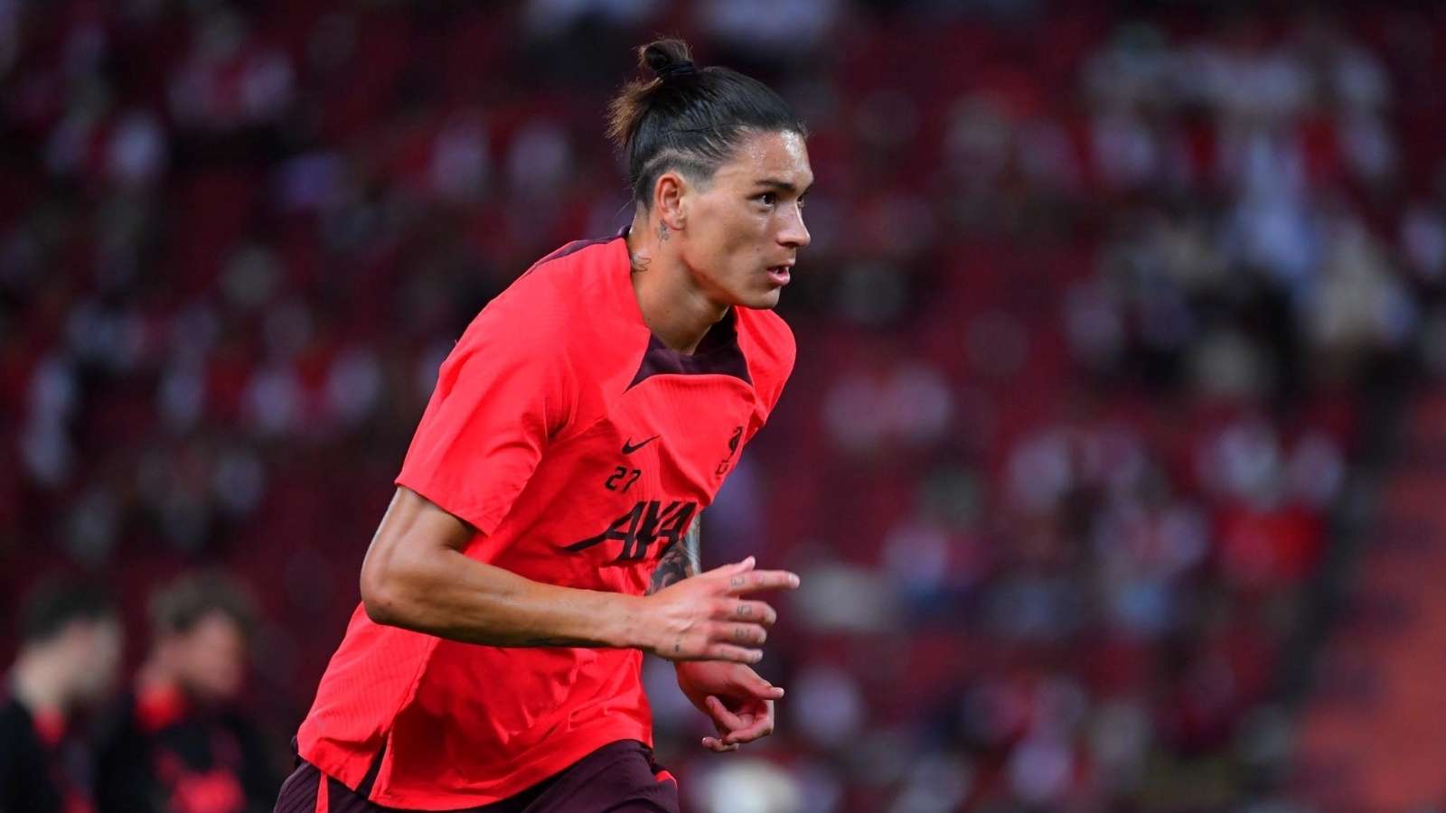 一脚低射直 一脚低射直