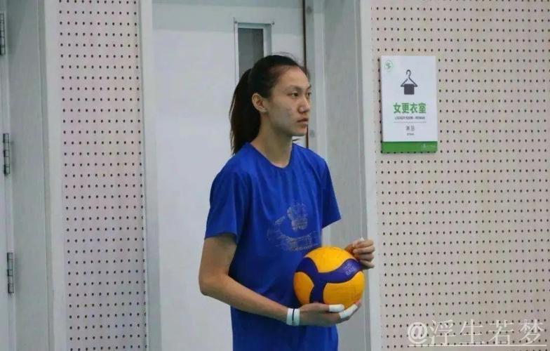 深圳热身，董铭霄站在接应位！外教看中她但为何天津不给她机会？